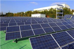 ▲현대중공업 충북 음성공장 지붕에 설치된 태양광발전설비