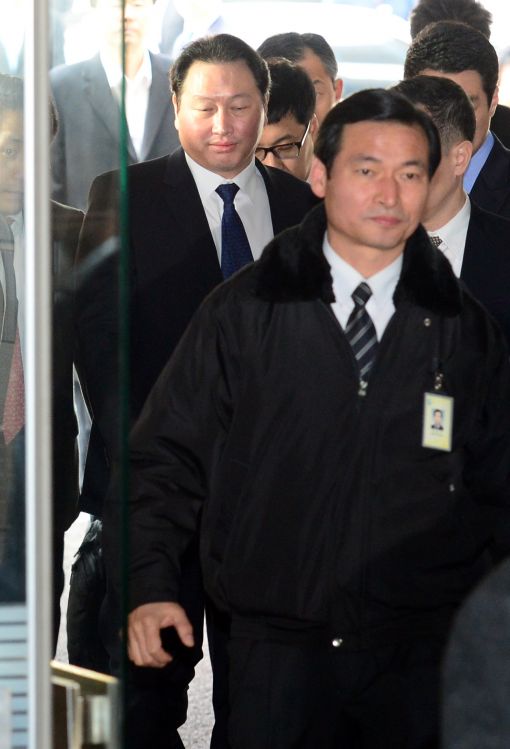 [포토]법원으로 향하는 최태원 회장