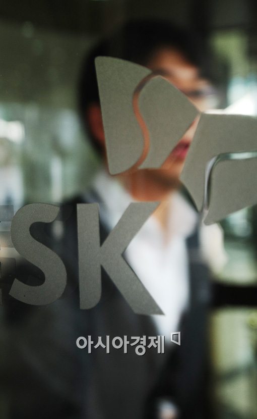 [포토]최태원 SK회장 징역 4년! 회사는...