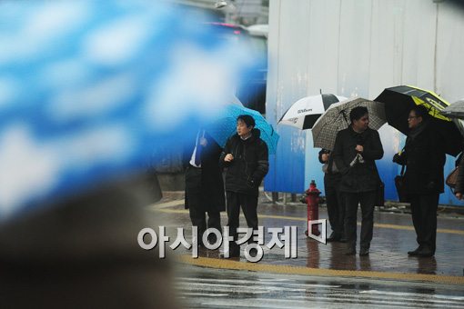 [포토]비 내리는 출근길 