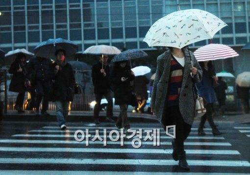 [포토]겨울비 출근길 