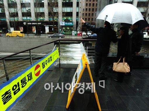 [포토]"오늘은 청계천 구경 못 하겠네"