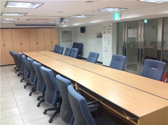 청룡동 지하1층 회의실 