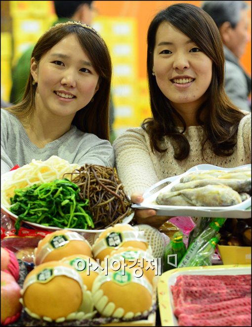 [포토]알뜰한 설 차례상, 농협에서