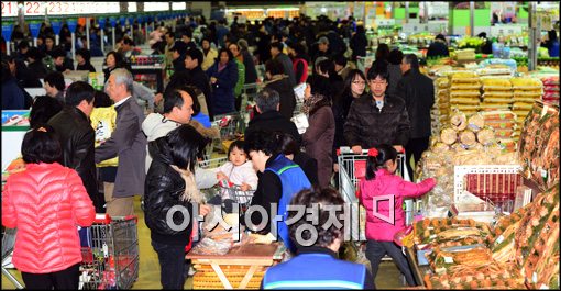 [포토]설 준비 위해 나온 시민들