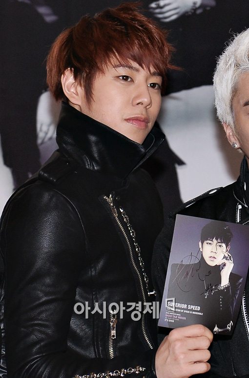 [포토]'스피드' 태운, 사인지 들고 멋지게~