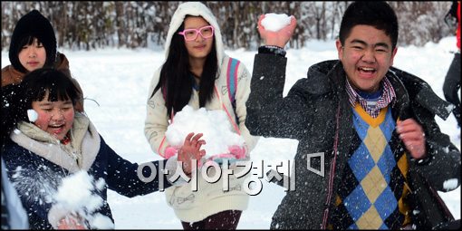[포토]눈싸움 재미있어요~