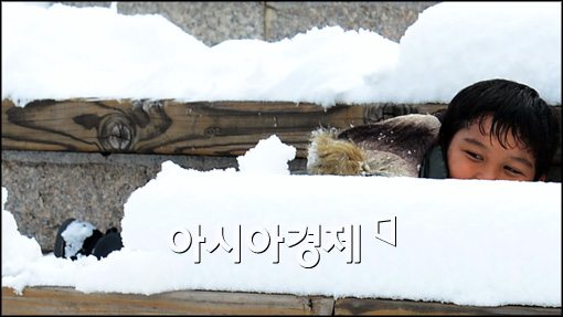 [포토]눈 속에 숨은 외국아이