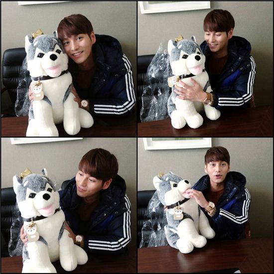 '청앨' 문비서 최성준, 인터뷰 중 브라우니와 찰칵