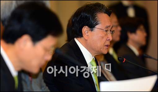 [포토]인사말하는 유장희 위원장