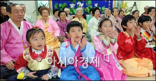 [포토]할머니 할아버지 새해 복 많이 받으세요