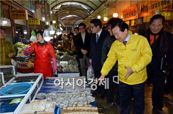 강운태 시장, 양동시장 방문 상인 격려