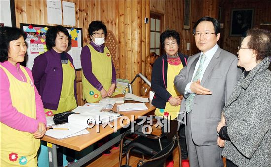 [포토]배용태 전남도 행정부지사, 영암 소로원요양원 방문