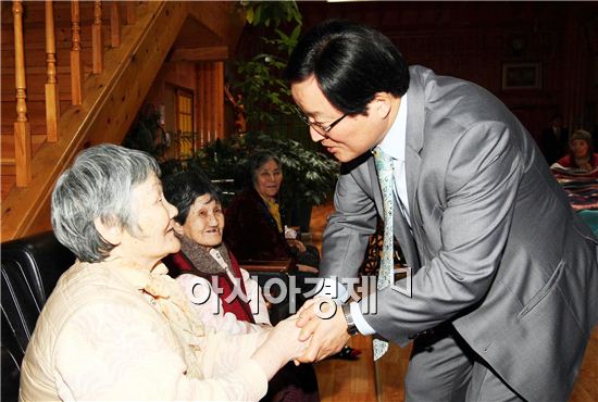 [포토]배용태 전남도 행정부지사, 영암 소로원요양원 방문