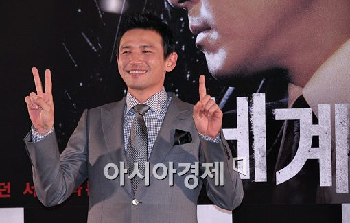 [포토]'신세계' 황정민, "21일 개봉해요~"