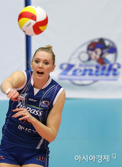 [포토] 니콜 '도로공사의 승리를 위해'