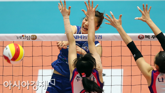 [포토] 표승주 '블로킹을 피해'