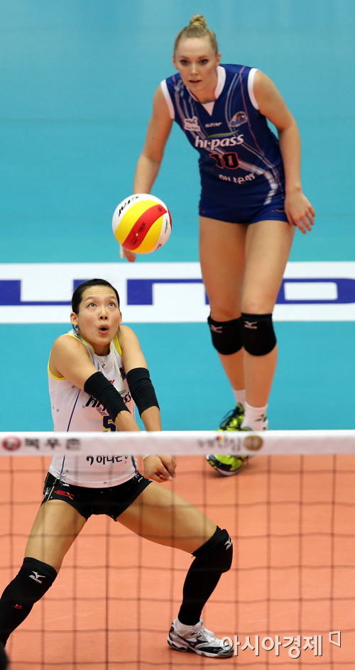 [포토] 김해란 '니콜, 준비해!'