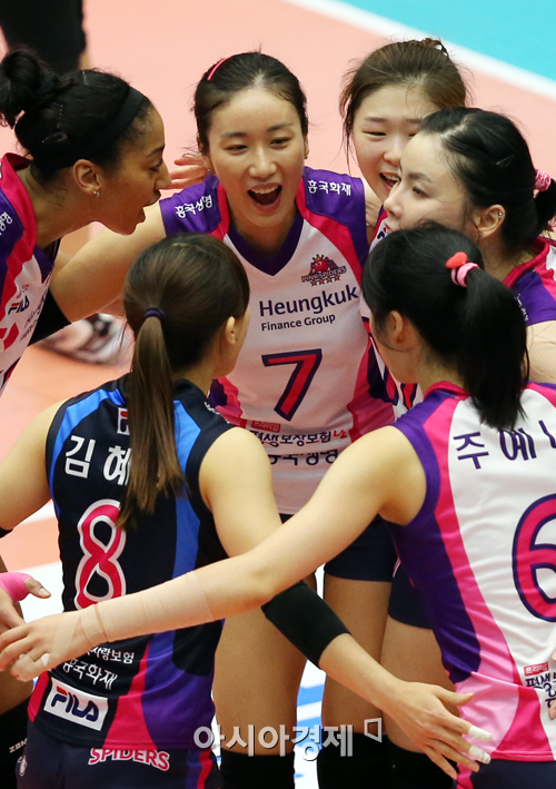 [포토] 흥국생명 '기쁨은 나누면 배가 되요'