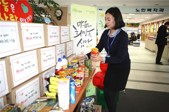 영등포구청 직원들의 캔 나눔 행사 