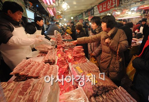 [포토]설준비에 나선 시민들 