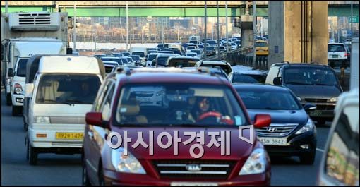 [포토]차량들로 붐비는 도로