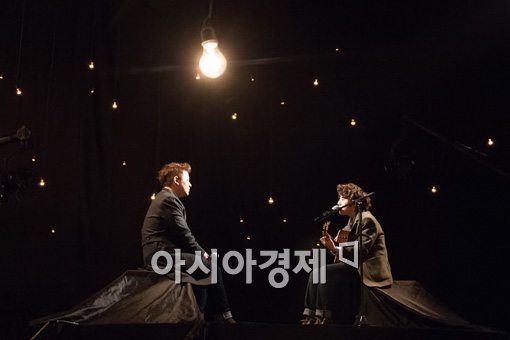 [포토]'모노드라마' 열창하는 허각-유승우