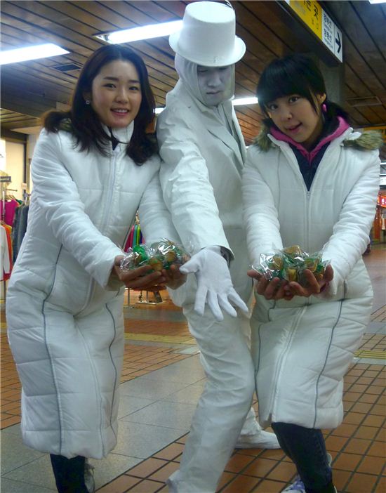 [포토]카디프생명, 포춘쿠키 제공 행사