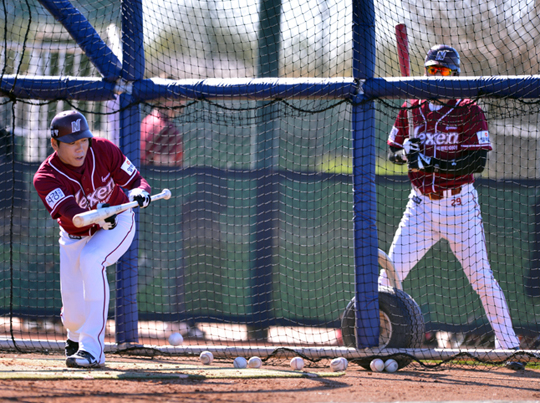 [포토] 번트 연습하는 강정호