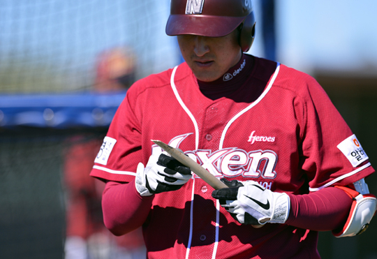 [포토] 유한준 '손잡이만 남았네'