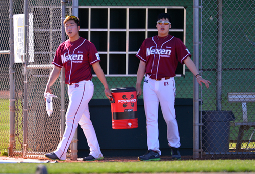 [포토] 문성현-한현희 '물이 참 무겁네'