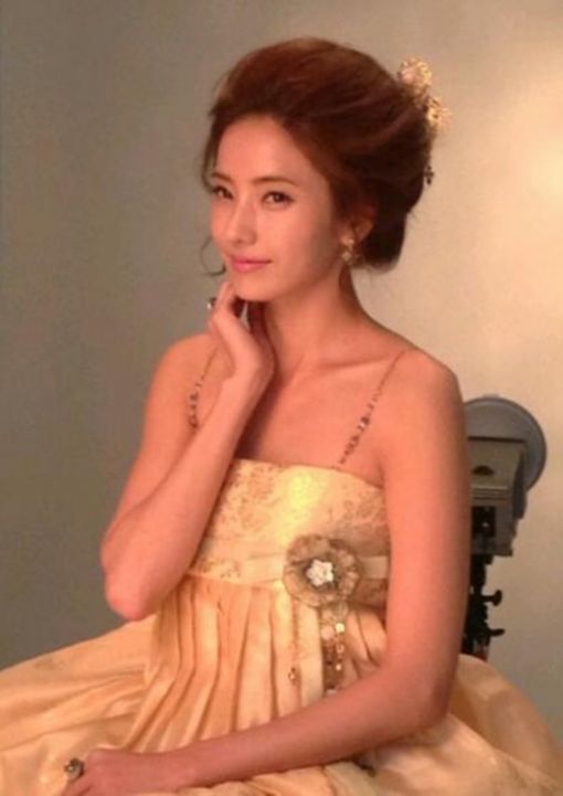 한채영 한복드레스, '눈부시게 반짝이는 여신'