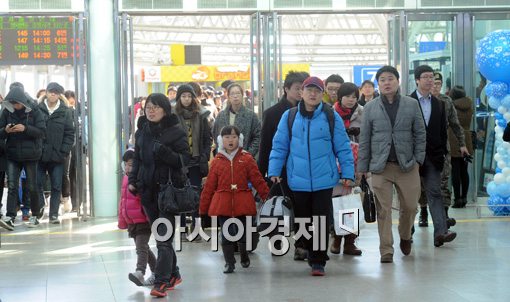 [포토]붐비는 서울역 