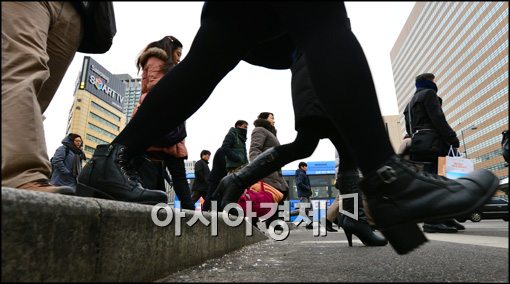 [포토]설 연휴 끝 출근하는 시민들