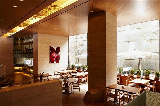 서울팔래스호텔, 3인 이상 방문시 졸업·입학생 1인 무료