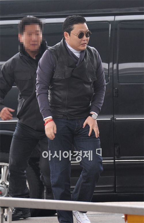 싸이, 故 임윤택 조문 위해 '귀국'… "빈소 향하는 중"