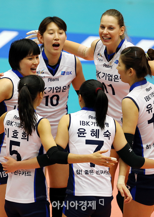[포토] 득점 기쁨 나누는 IBK기업은행