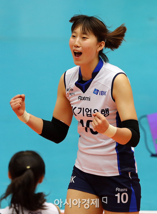 [포토] 득점 성공한 박정아 '주먹 불끈'