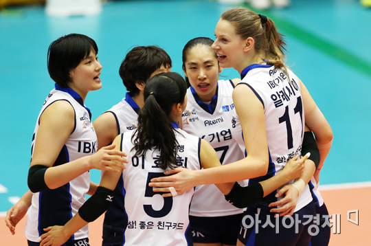 [포토] 기뻐하는 IBK기업은행