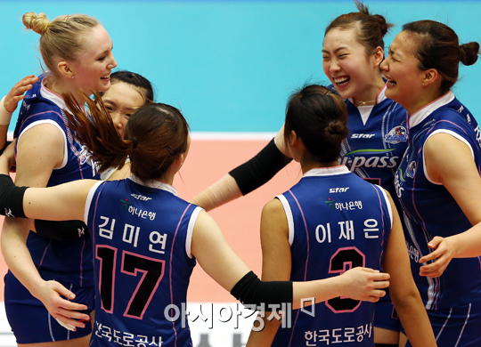 [포토] 승기 잡고 기뻐하는 도로공사 선수들