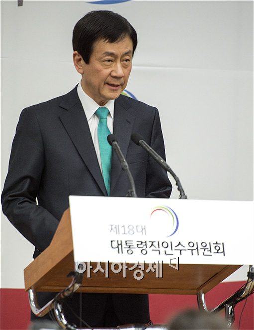 [포토]장관 내정자 발표하는 진영 부위원장