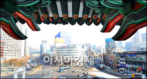 [포토]숭례문 내부에서 바라본 서울도심