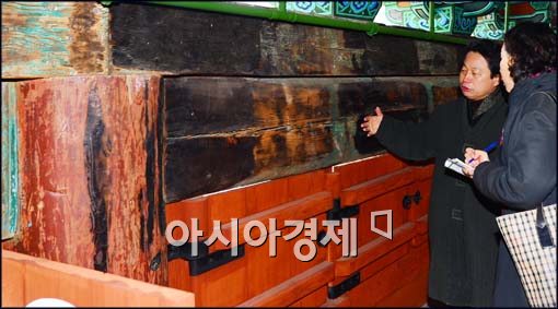 [포토]숭례문 복구 설명하는 관계자