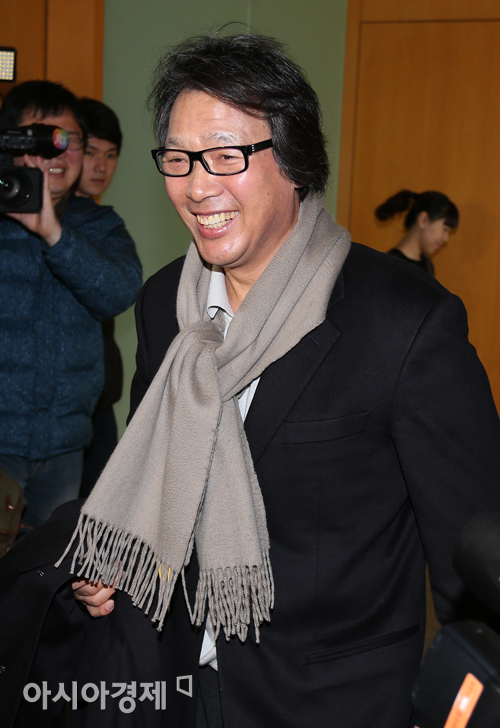 [포토] 밝은 웃음으로 입장하는 조광래 감독