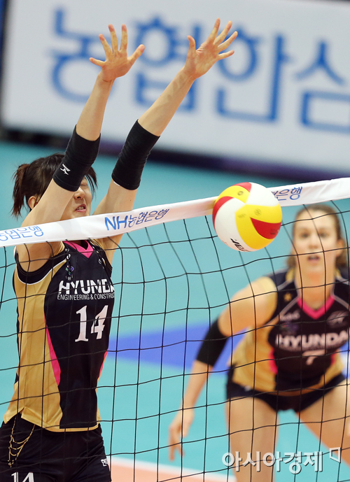 [포토] 양효진 '눈을 질끈'