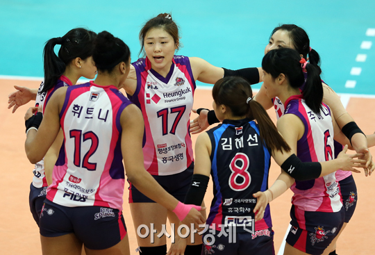 [포토] 득점 기쁨 나누는 흥국생명