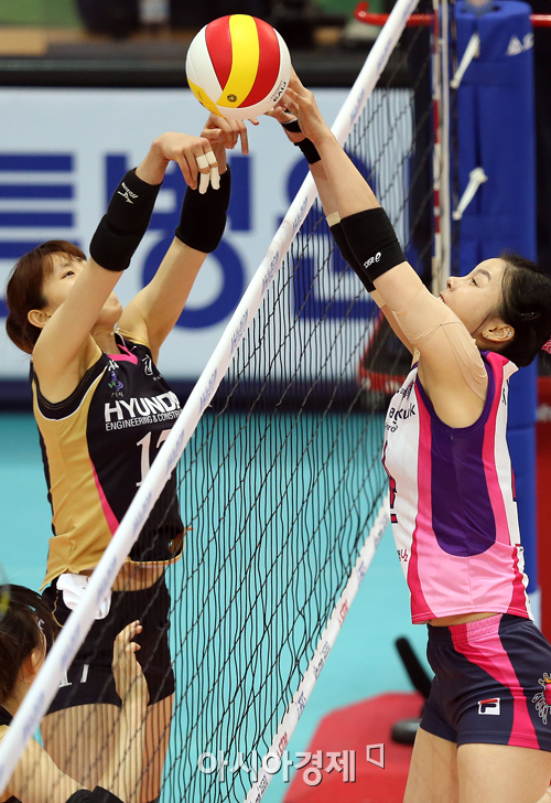 [포토] 박슬기-김사니 '양보 없는 밀어내기'