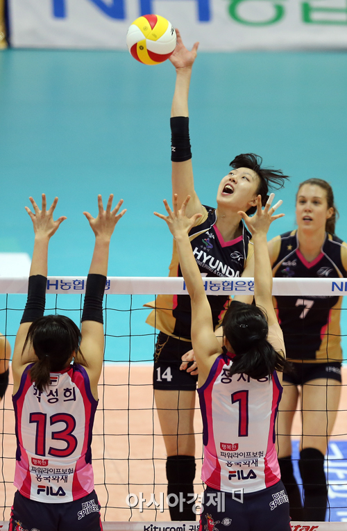 [포토] 양효진 '높이부터 달라!'