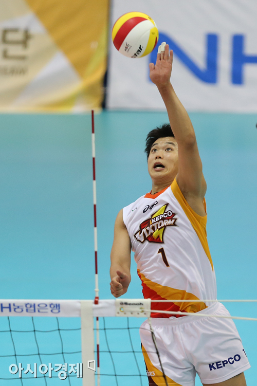 [포토] 서재덕 '공을 넘겨라'