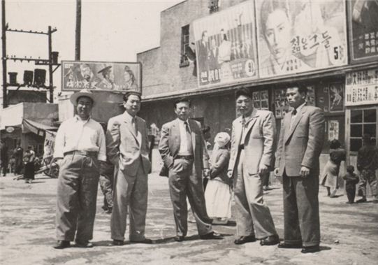 ▲ 1960년대 청량리 신도극장 앞